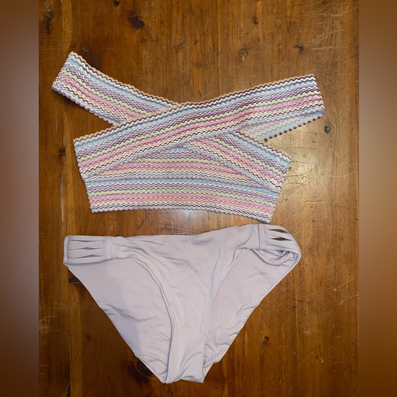 Bikini - Picture 2 of 3